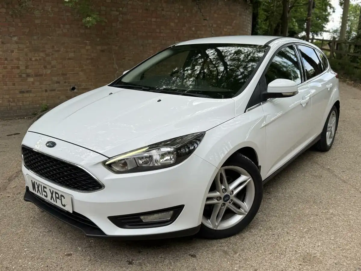 2015-ford-focus-10-zetec-t-125ps-hatchback-big-5