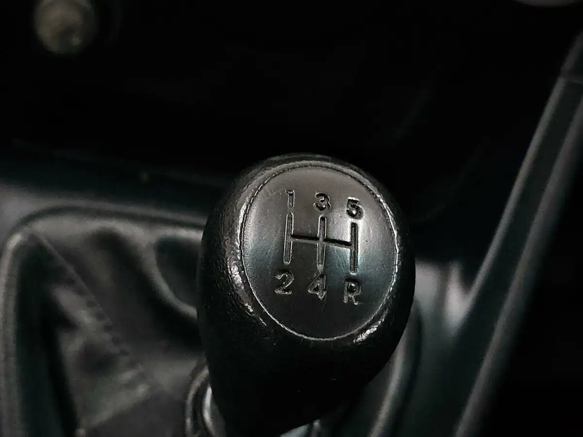 2010-hyundai-i10-12-classic-big-52
