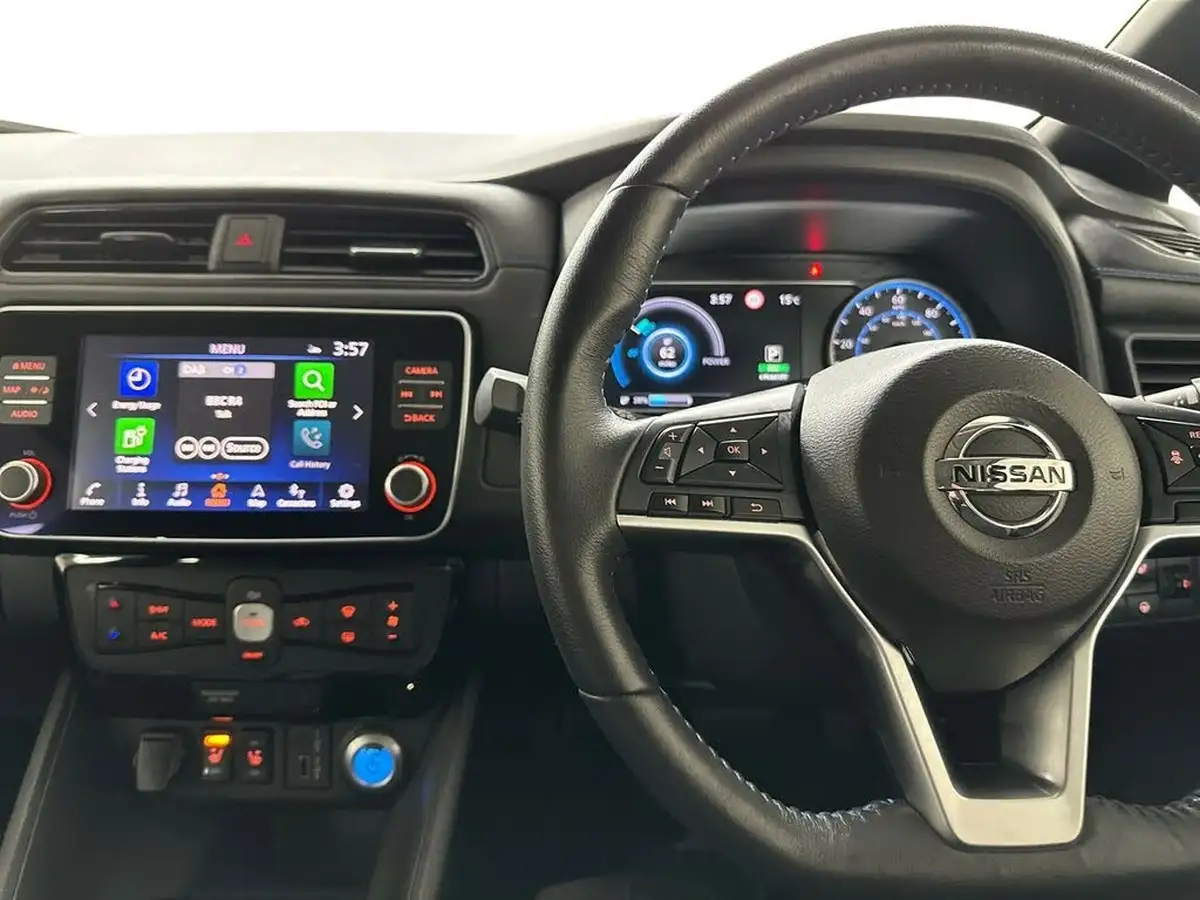 2022-nissan-leaf-e-tekna-big-15