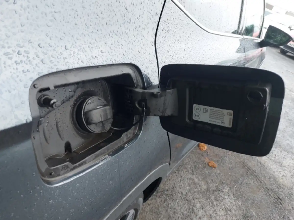 2022-peugeot-308-12-puretech-allure-premium-eat8-big-12