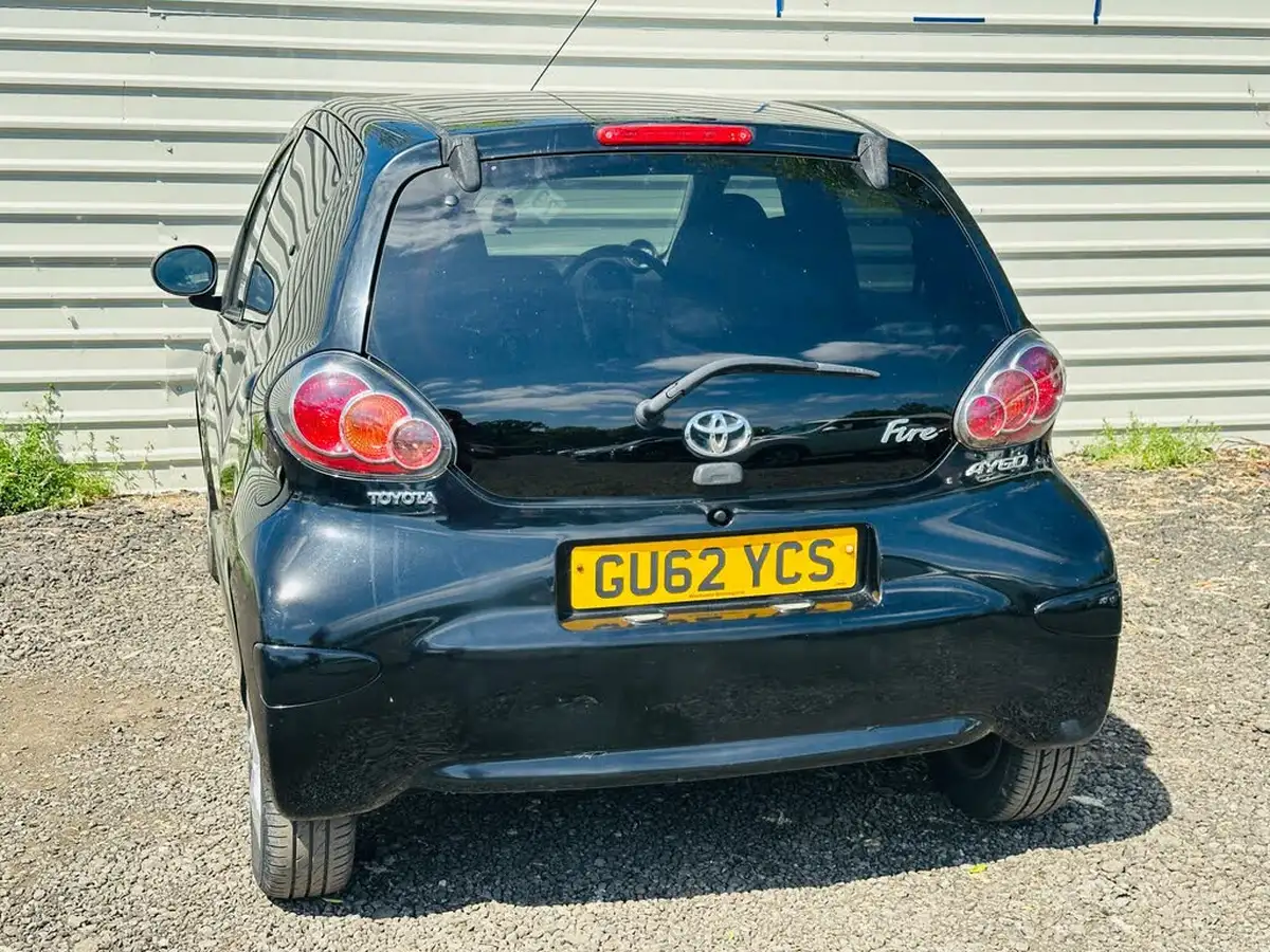 2012-toyota-aygo-10-aygo-fire-5d-big-9