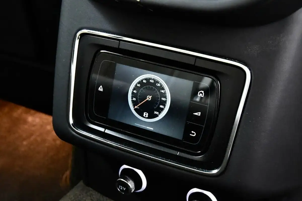 2019-bentley-bentayga-40-v8-big-24