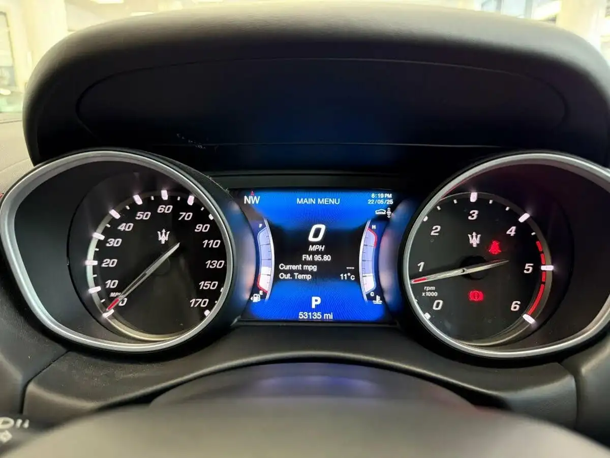 2017-maserati-levante-big-34