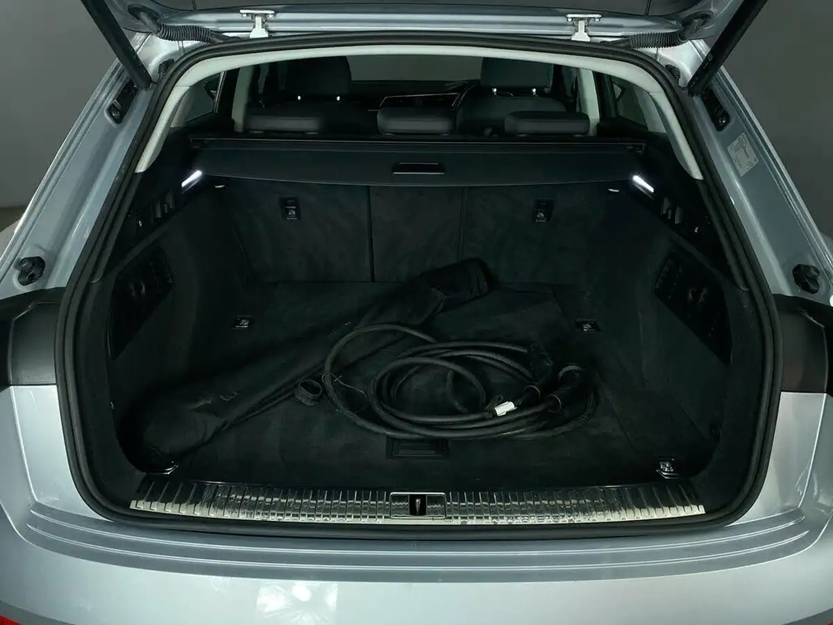 2022-audi-e-tron-55e-technik-station-wagon-big-20