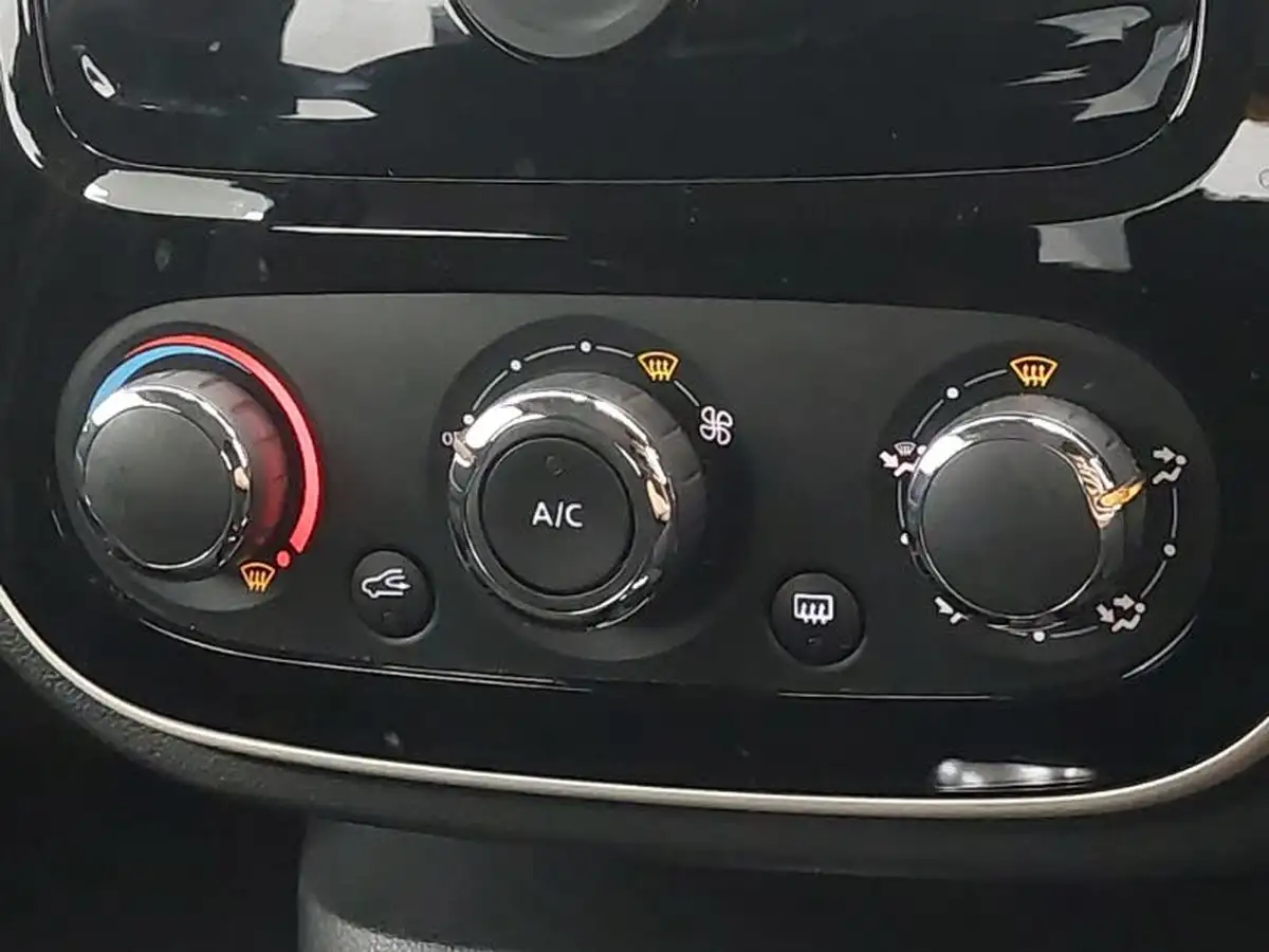 2019-renault-captur-09-tce-play-big-15
