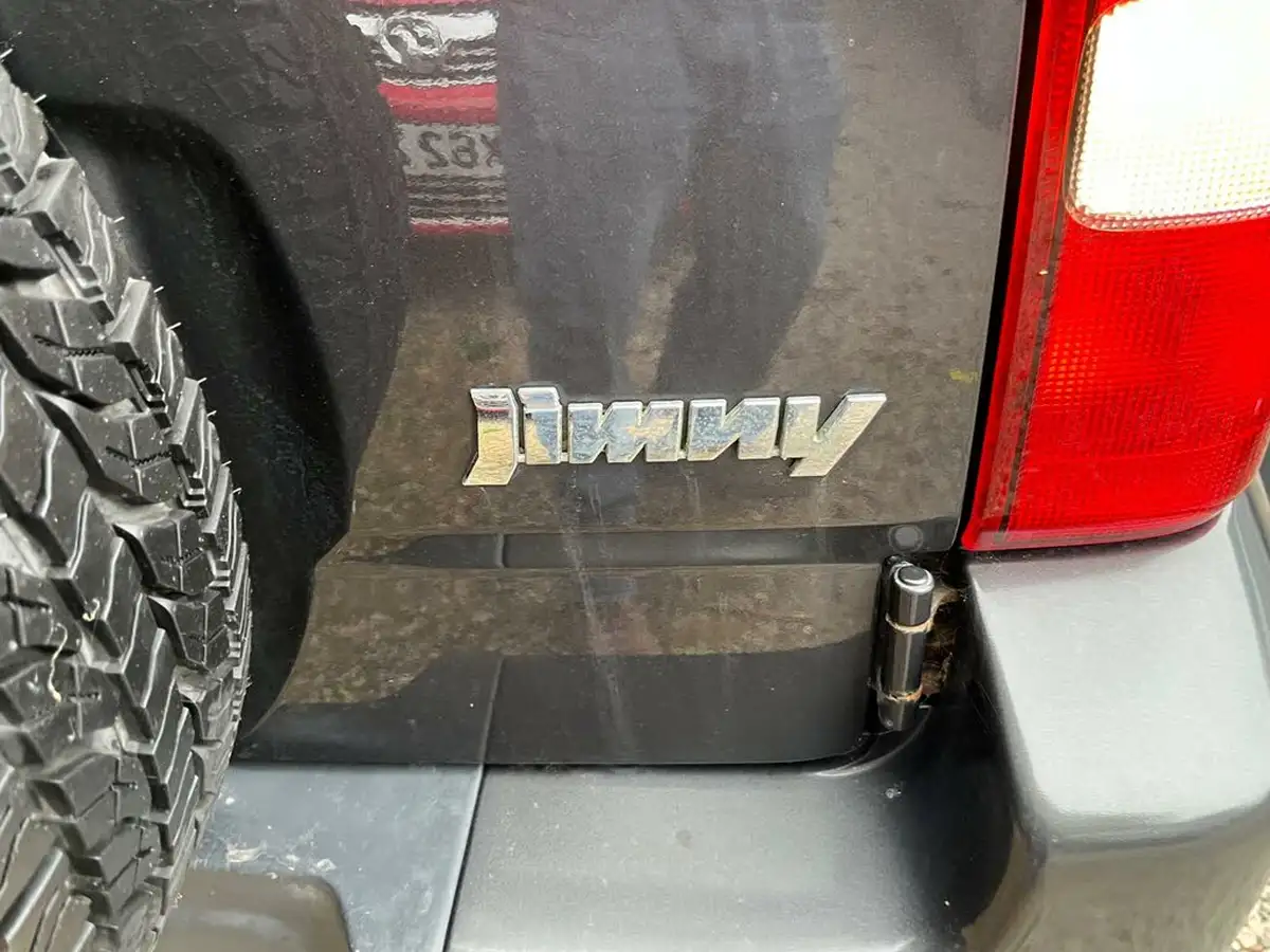 2011-suzuki-jimny-13-sz3-big-9