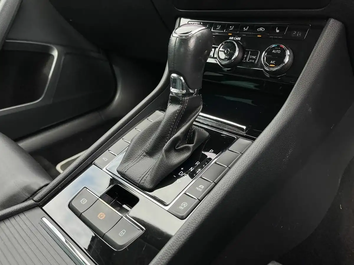2018-skoda-superb-20tdi-scr-se-l-executive-150ps-hatchback-dsg-big-16