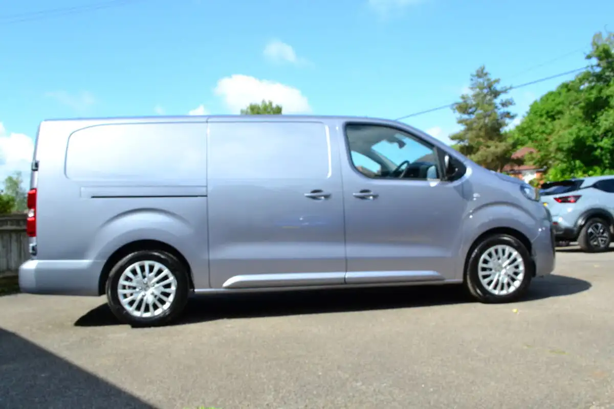 2023-peugeot-expert-e-asphalt-premium-long-75kwh-big-7