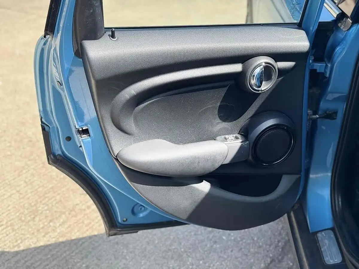 2015-mini-cooper-15-cooper-5d-auto-big-35