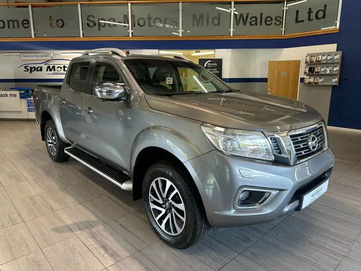 2016-nissan-np300-navara-23dci-tekna-big-0