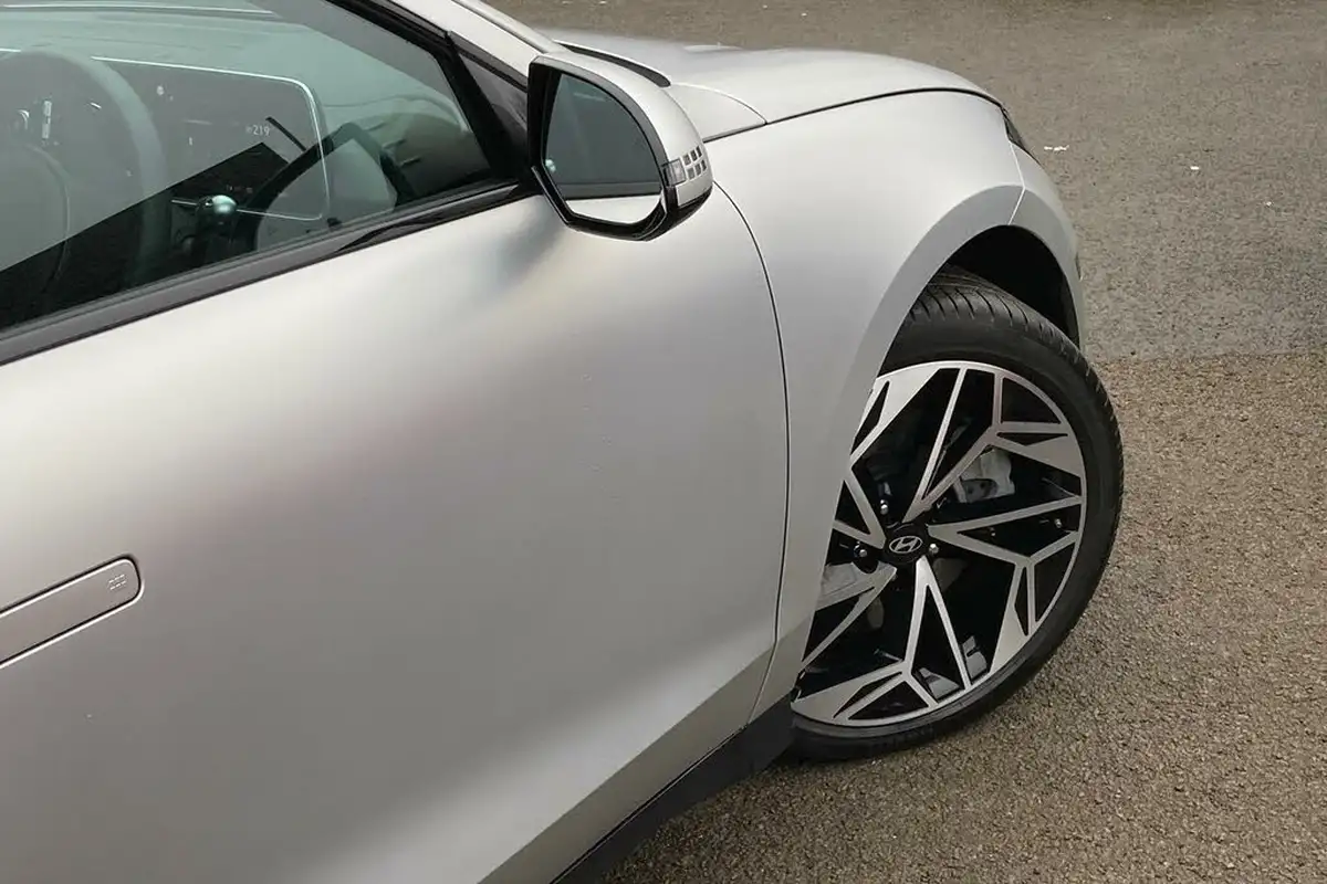 2024-hyundai-ioniq-6-e-premium-228ps-single-rwd-big-35