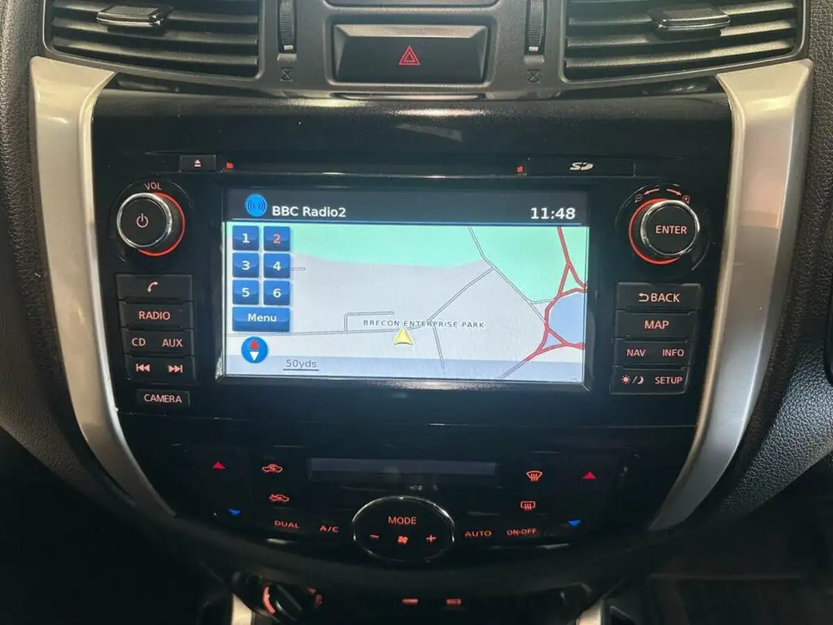 2016-nissan-np300-navara-23dci-tekna-big-24