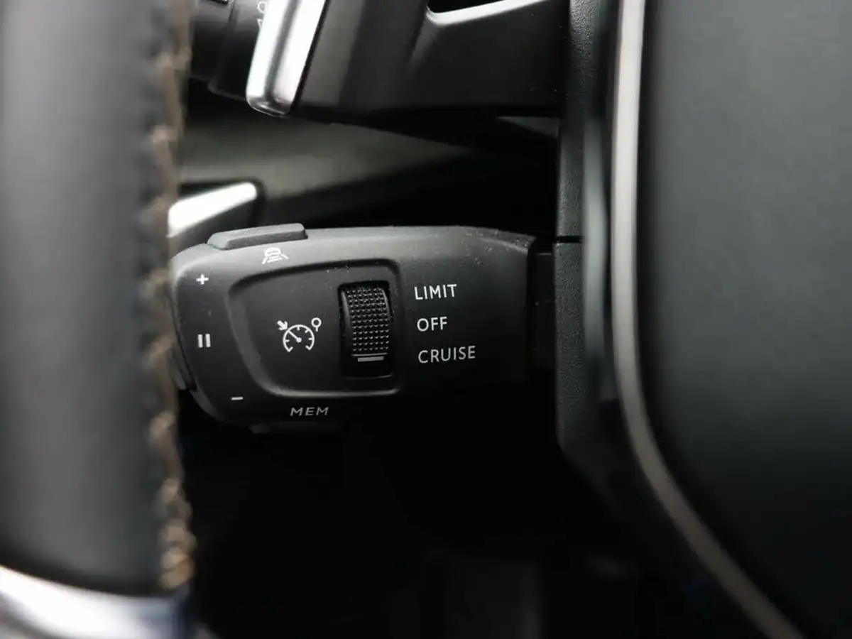 2022-peugeot-3008-suv-12-puretech-gt-eat8-big-45