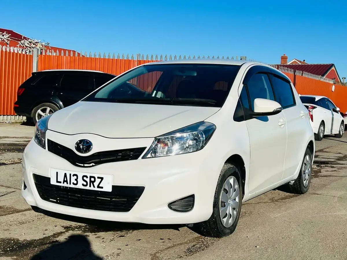 2013-toyota-yaris-big-4