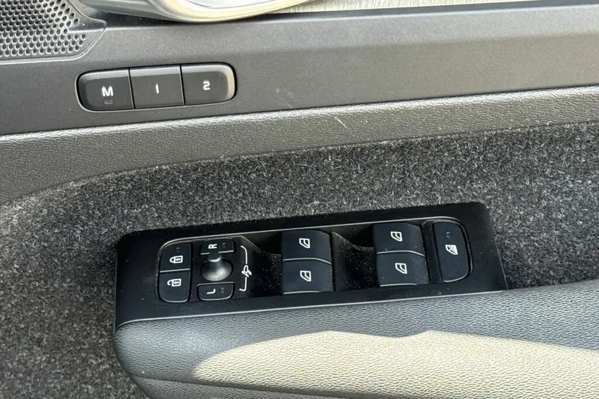 2021-volvo-xc40-15-t3-inscription-161bhp-auto-big-33