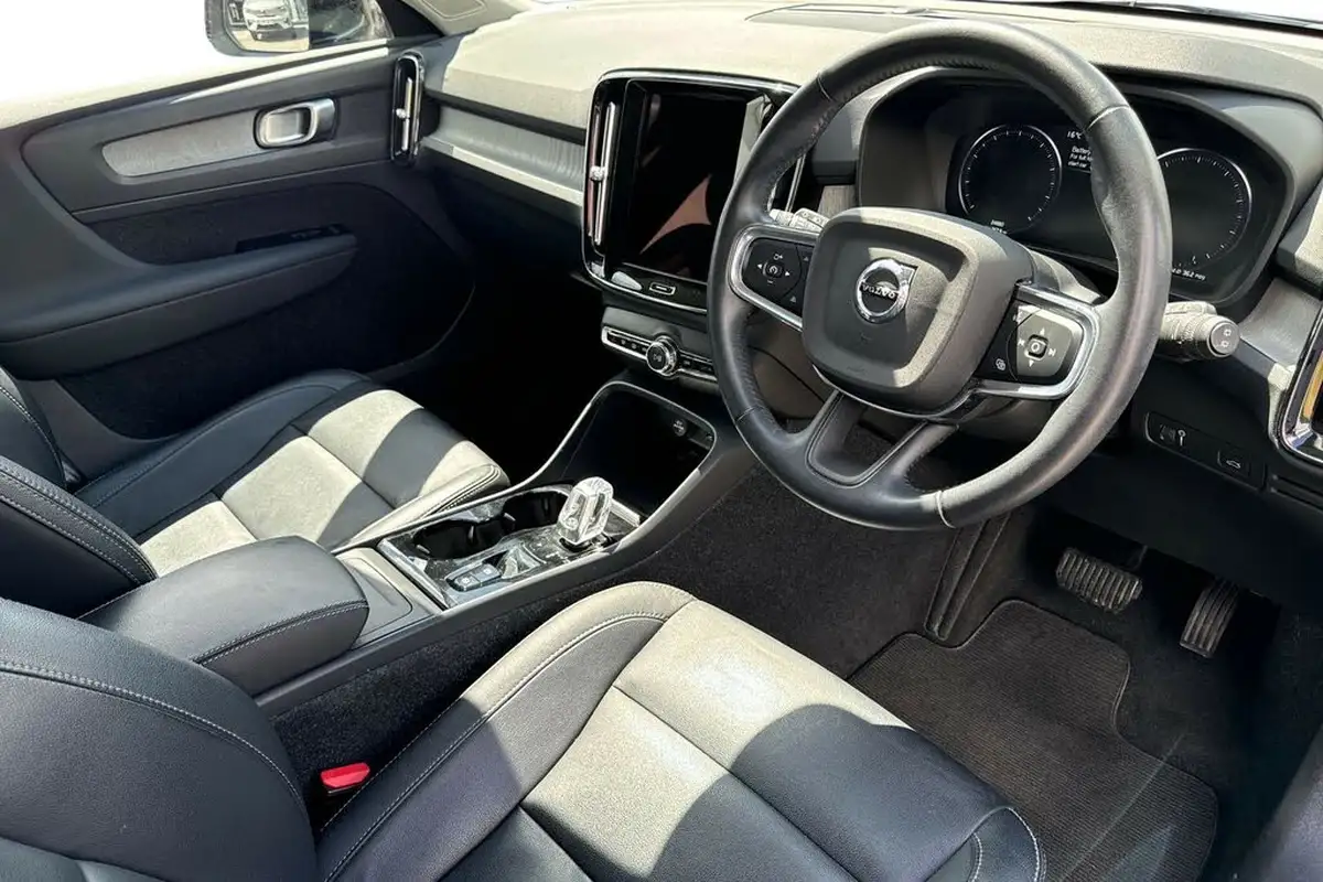 2021-volvo-xc40-15-t3-inscription-161bhp-auto-big-9