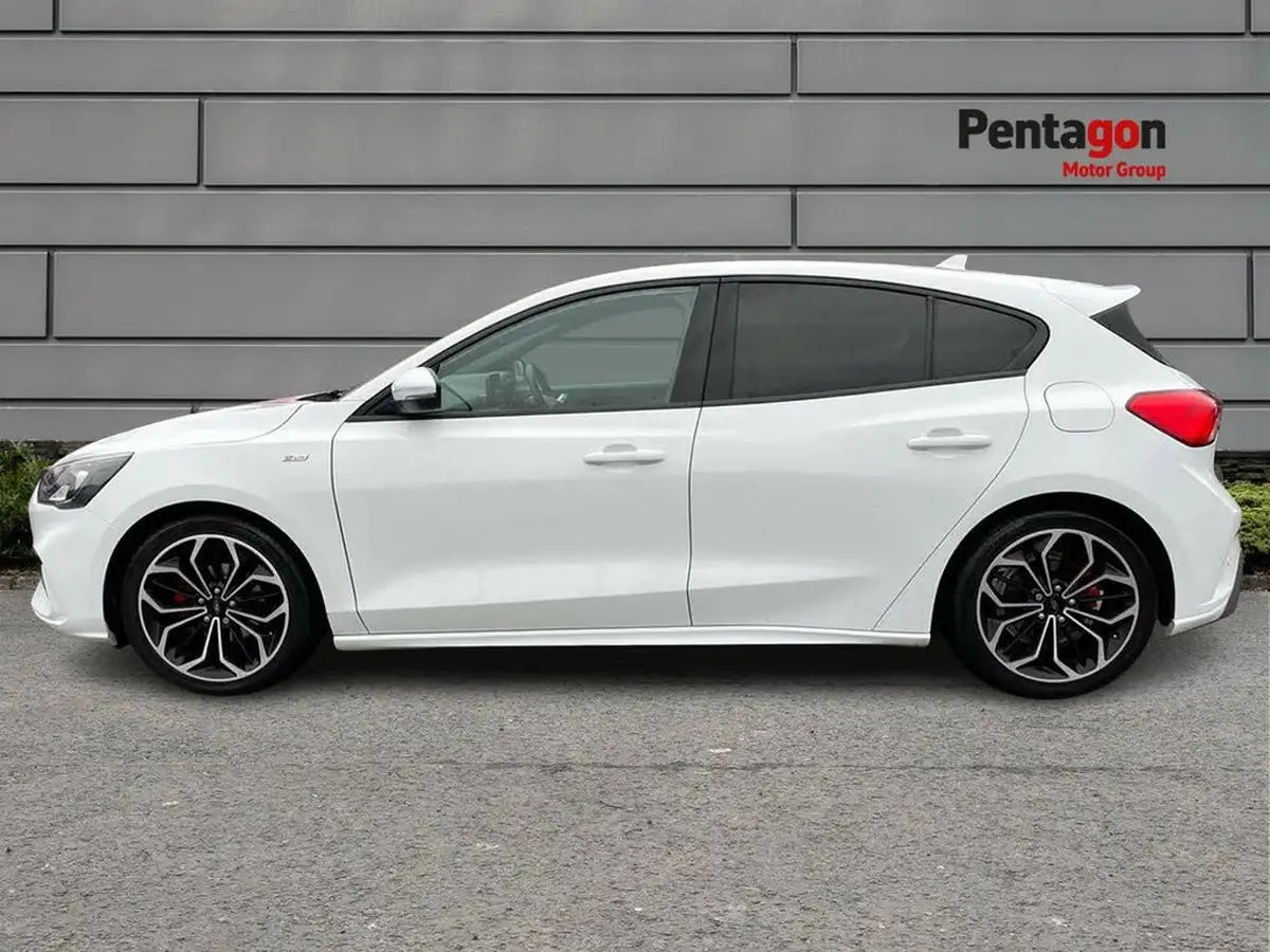 2018-ford-focus-15-st-line-x-hatchback-big-14