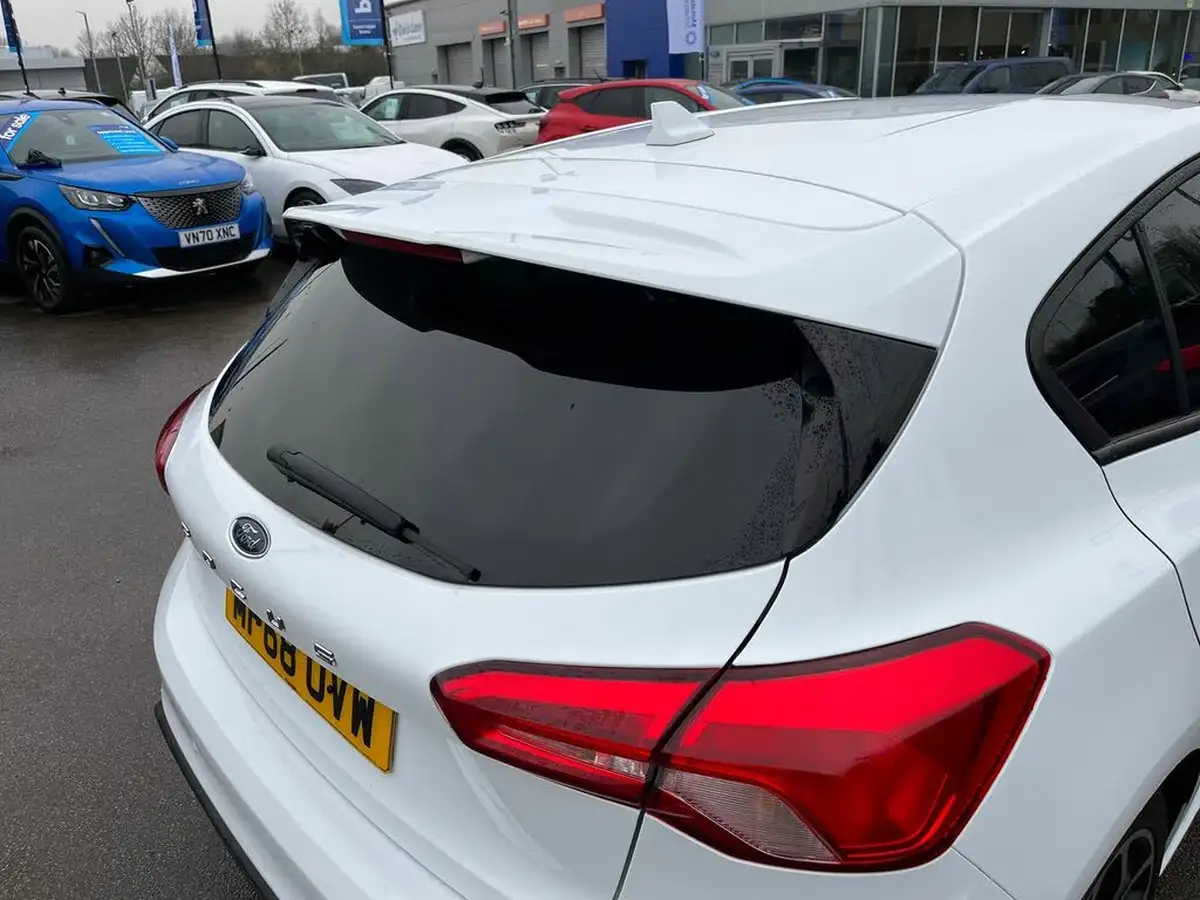 2018-ford-focus-15-st-line-x-hatchback-big-38