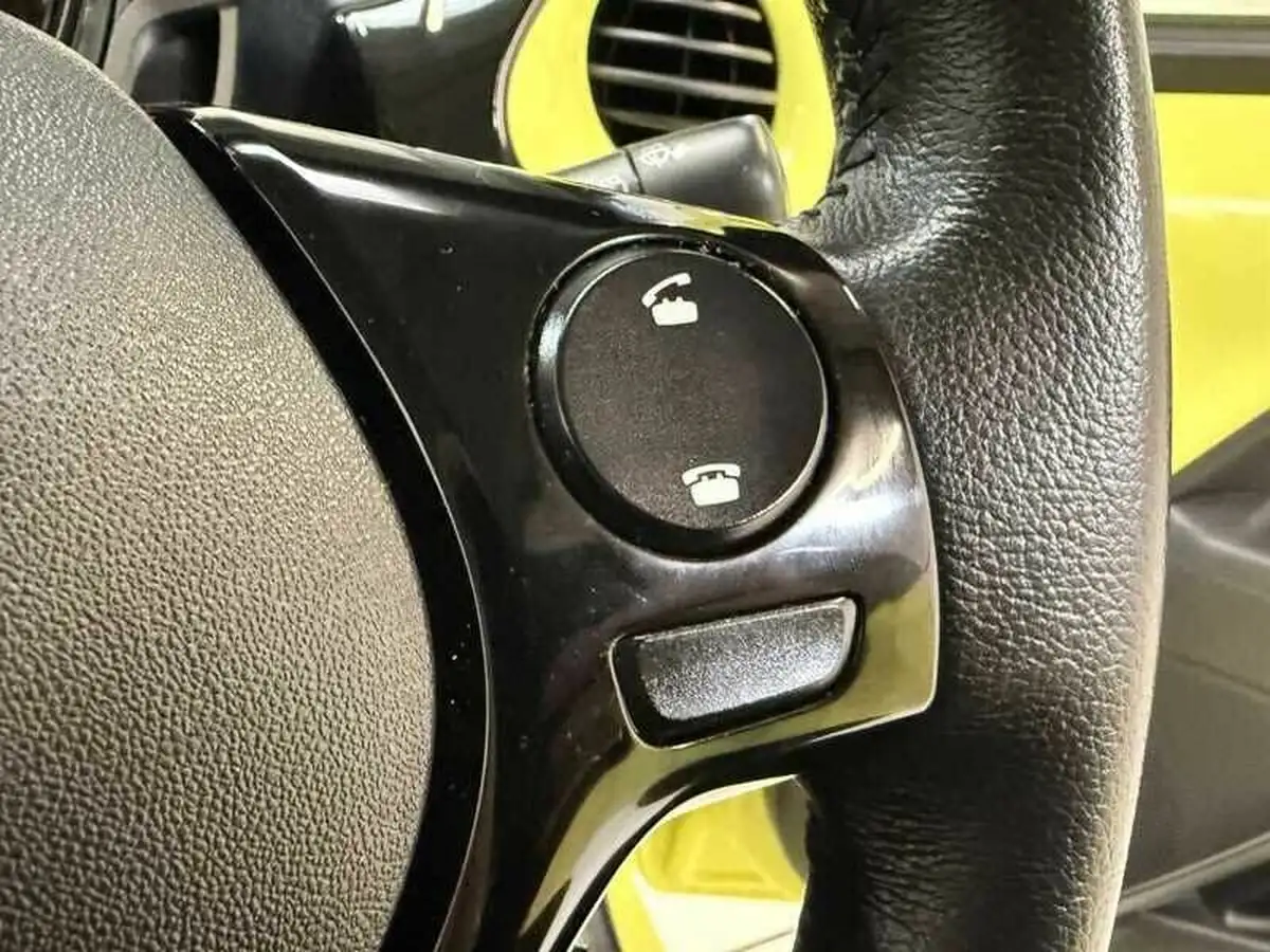 2017-toyota-aygo-10-vvt-i-x-cite-3-bi-tone-yellow-5d-big-14