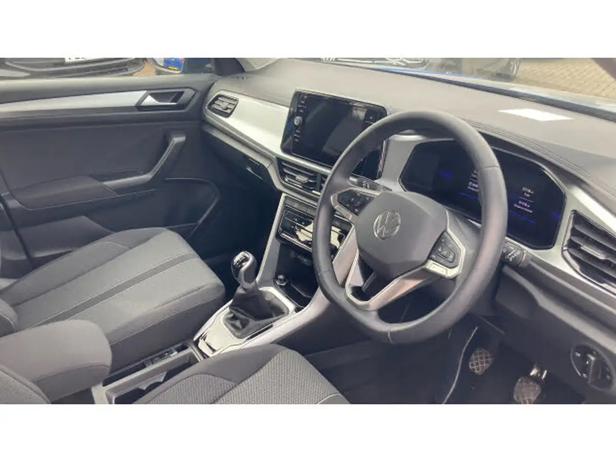 2023-volkswagen-t-roc-10-tsi-life-big-5