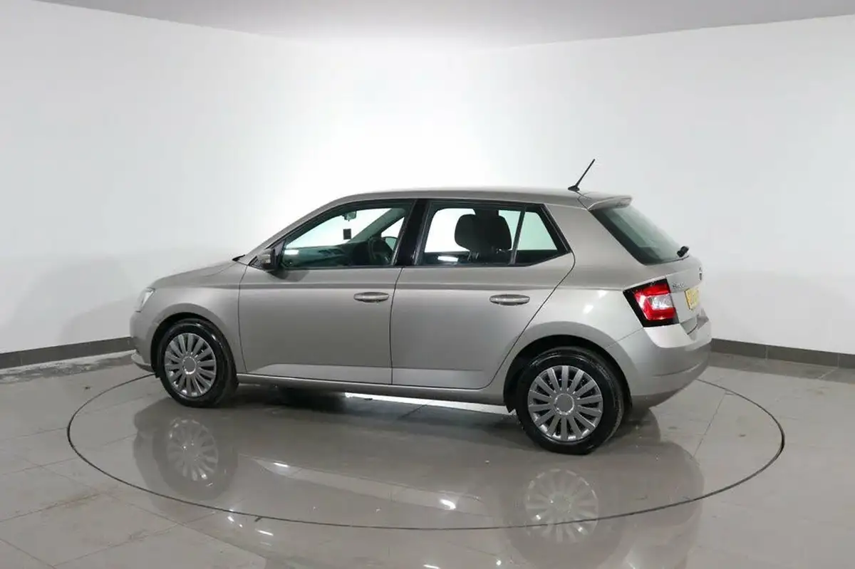 2017-skoda-fabia-10-mpi-s-hatchback-big-75