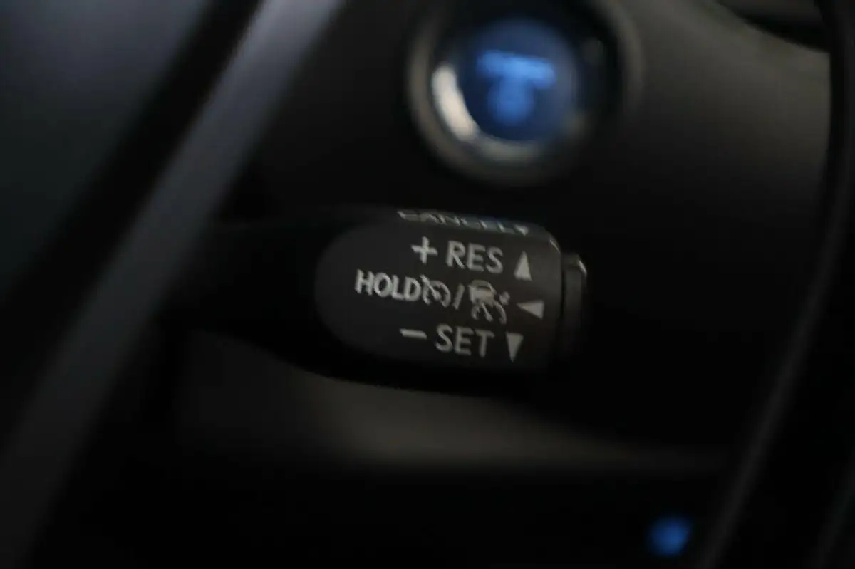 2021-toyota-c-hr-18-vvt-i-icon-big-19