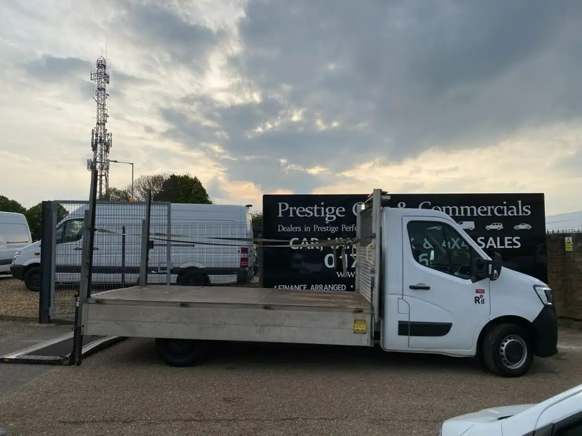 2021-renault-master-23dci-ll35-150-business-energy-chassis-cab-big-3