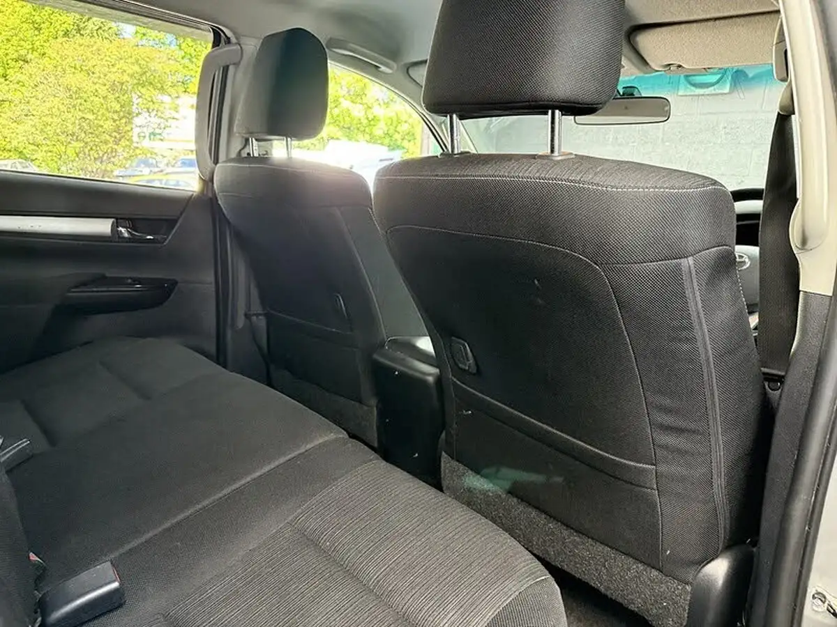 2018-toyota-hi-lux-24d-invincible-ss-auto-big-33