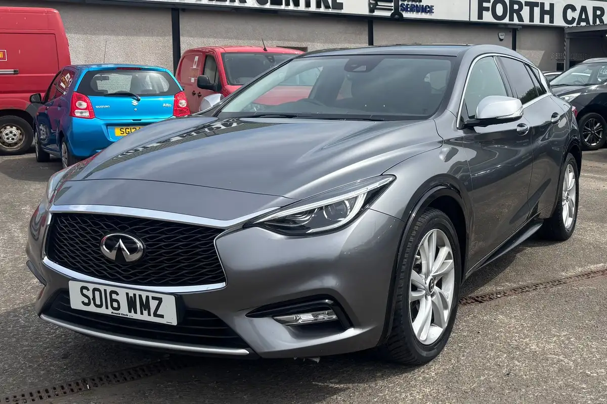 2016-infiniti-q30-15d-business-executive-dct-big-1