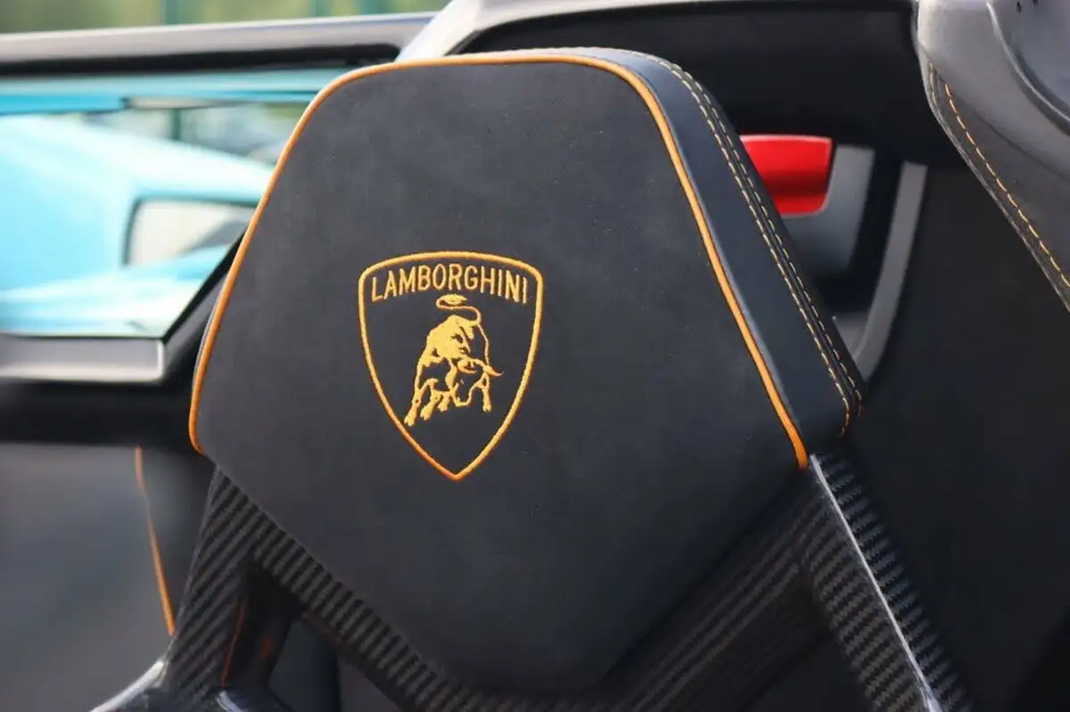 2016-lamborghini-aventador-65-lp-700-4-coupe-big-78