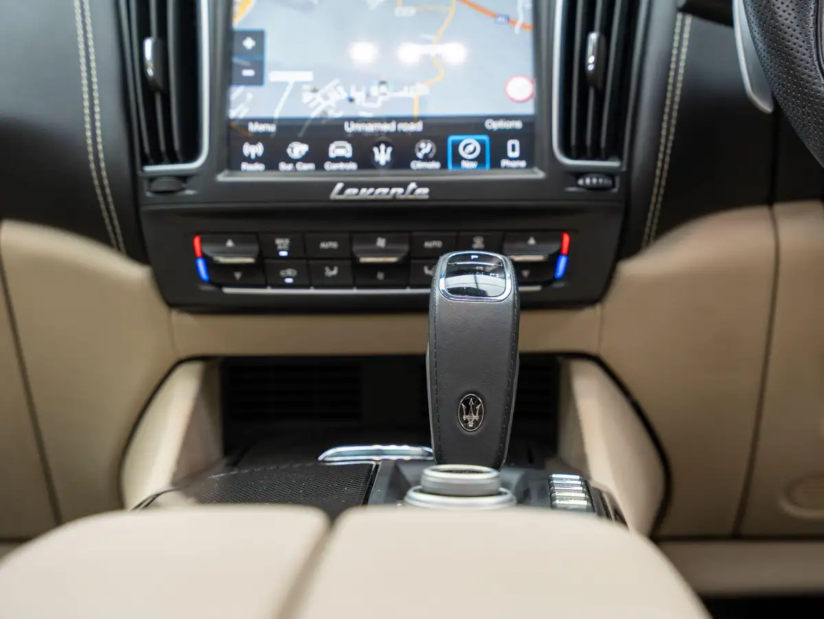 2020-maserati-levante-38-gts-big-49