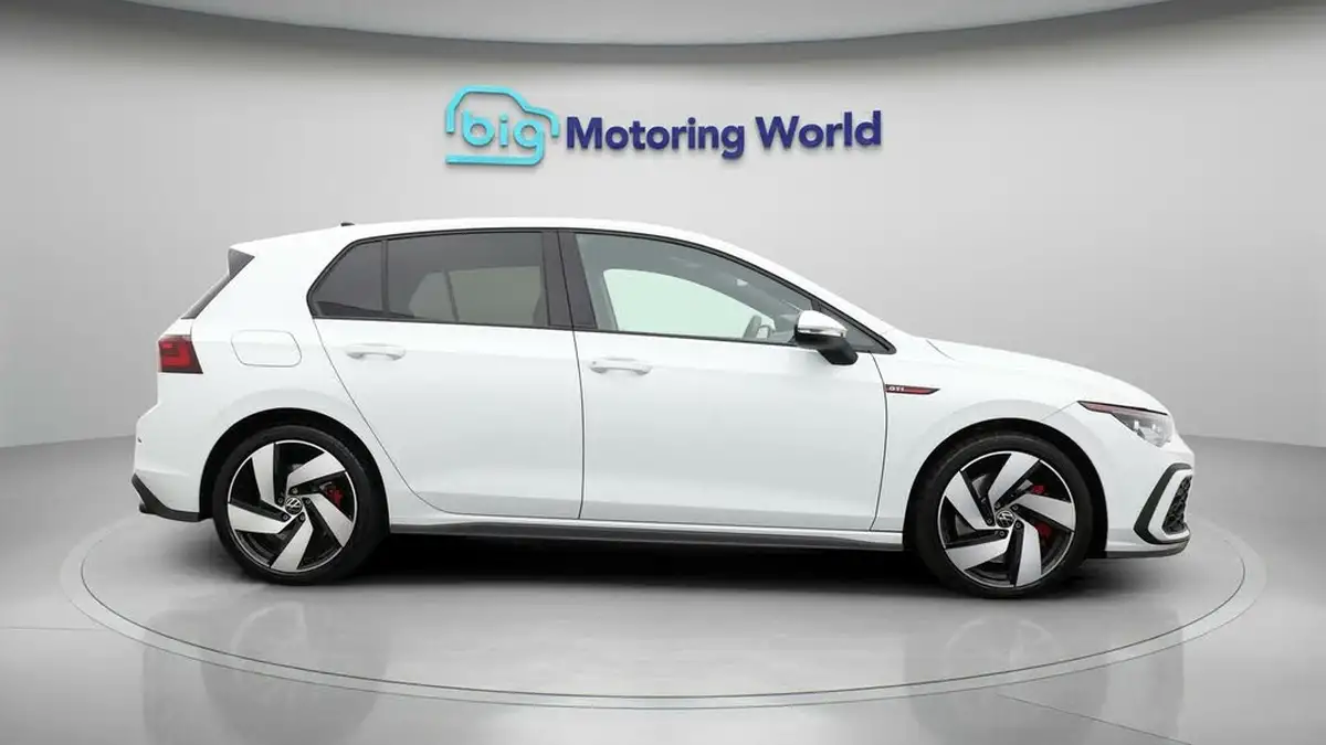 2024-volkswagen-golf-20-tsi-gti-245ps-big-7