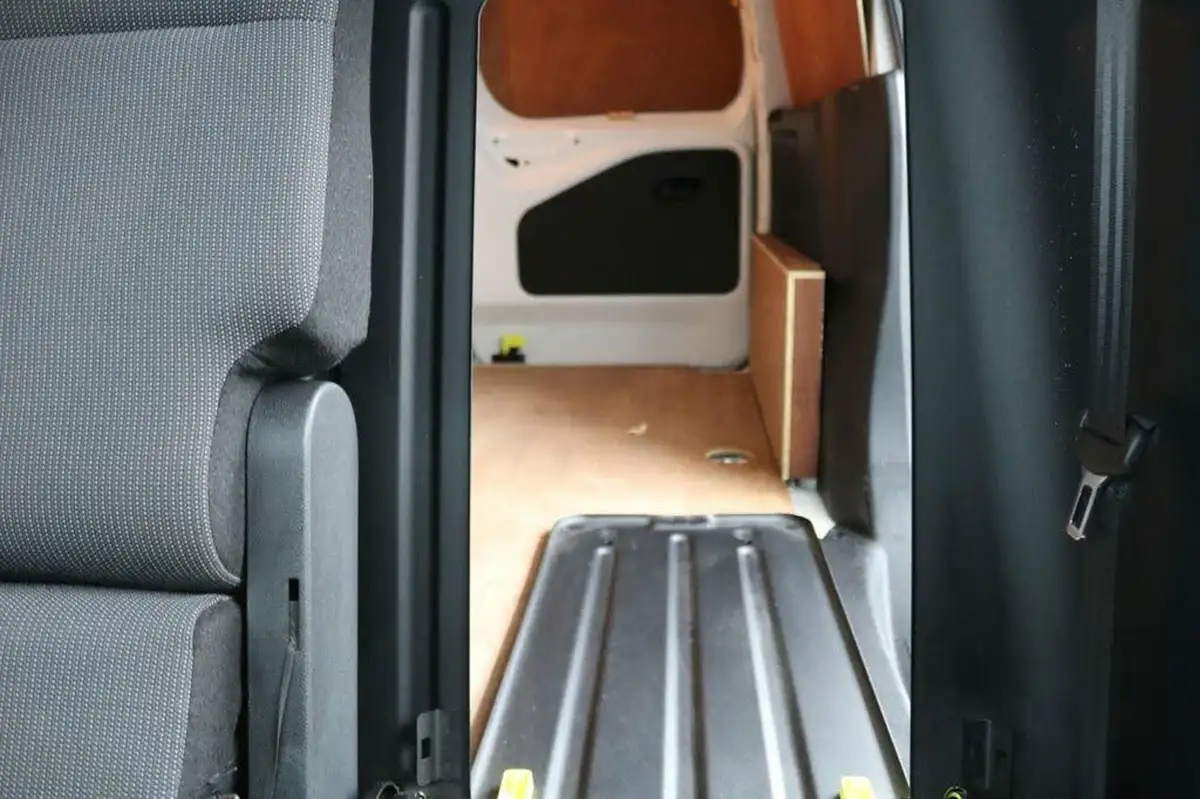 2020-peugeot-partner-15-bluehdi-1000-professional-100ps-eu6dt-panel-big-21