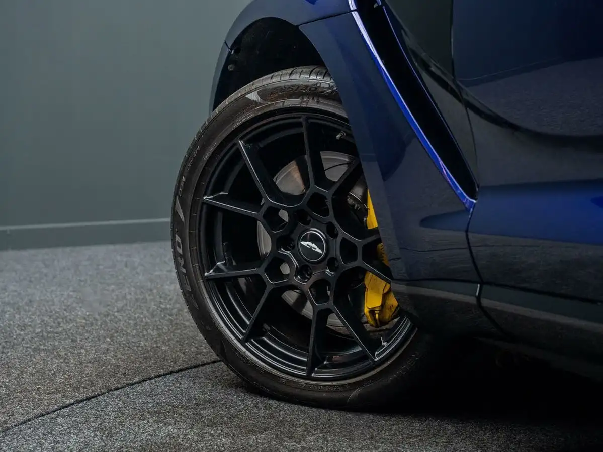 2021-aston-martin-dbx-40-v8-big-12