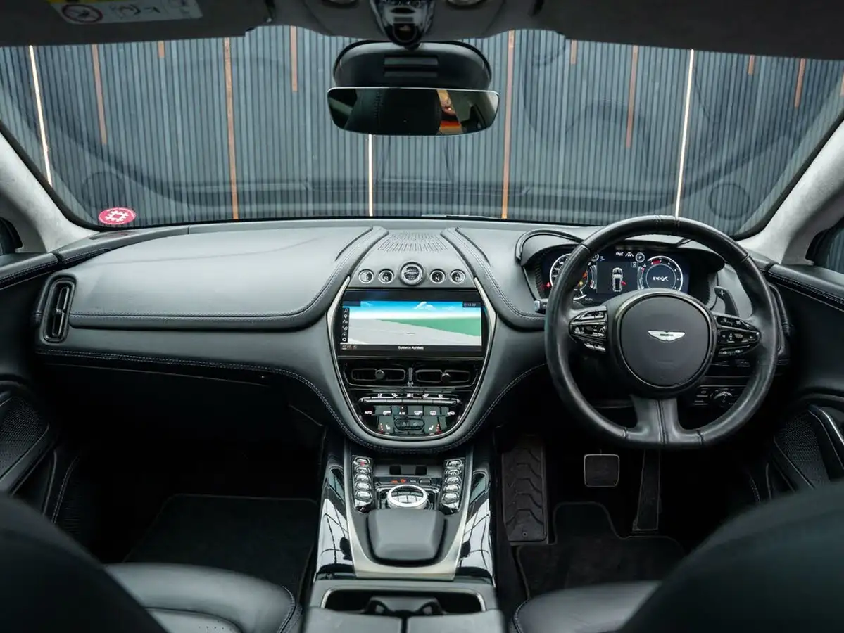 2021-aston-martin-dbx-40-v8-big-36