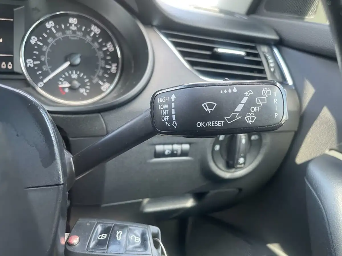 2016-skoda-octavia-20tdi-se-estate-big-20