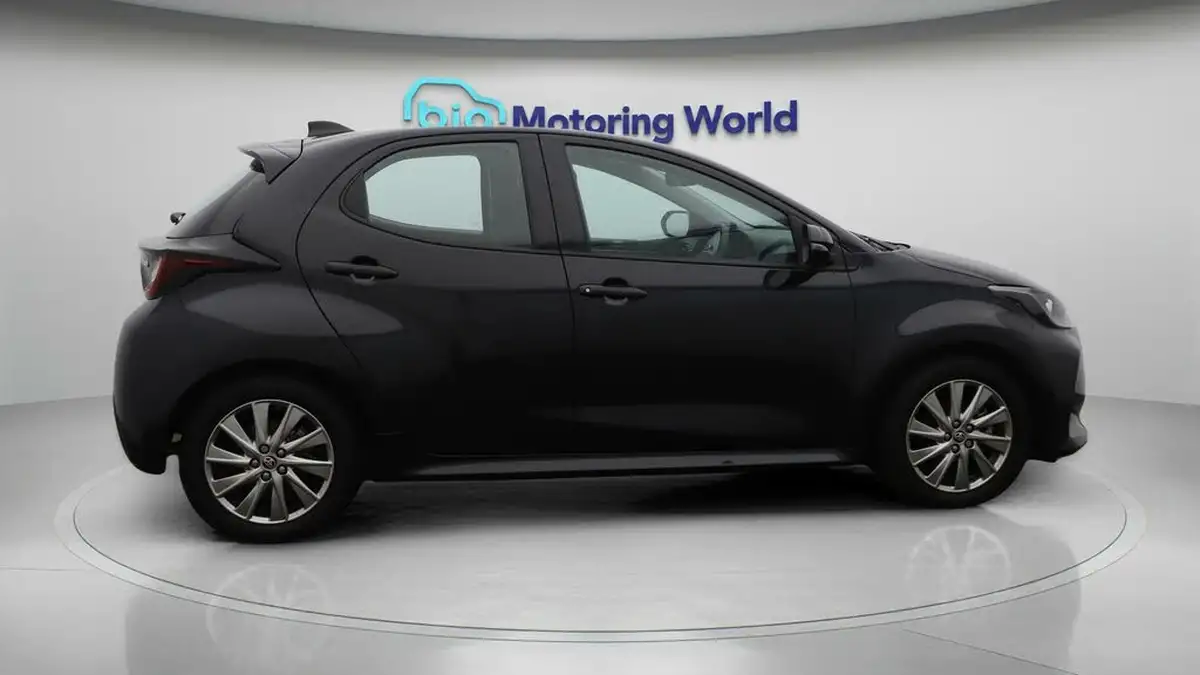 2023-toyota-yaris-15-vvt-i-icon-big-8