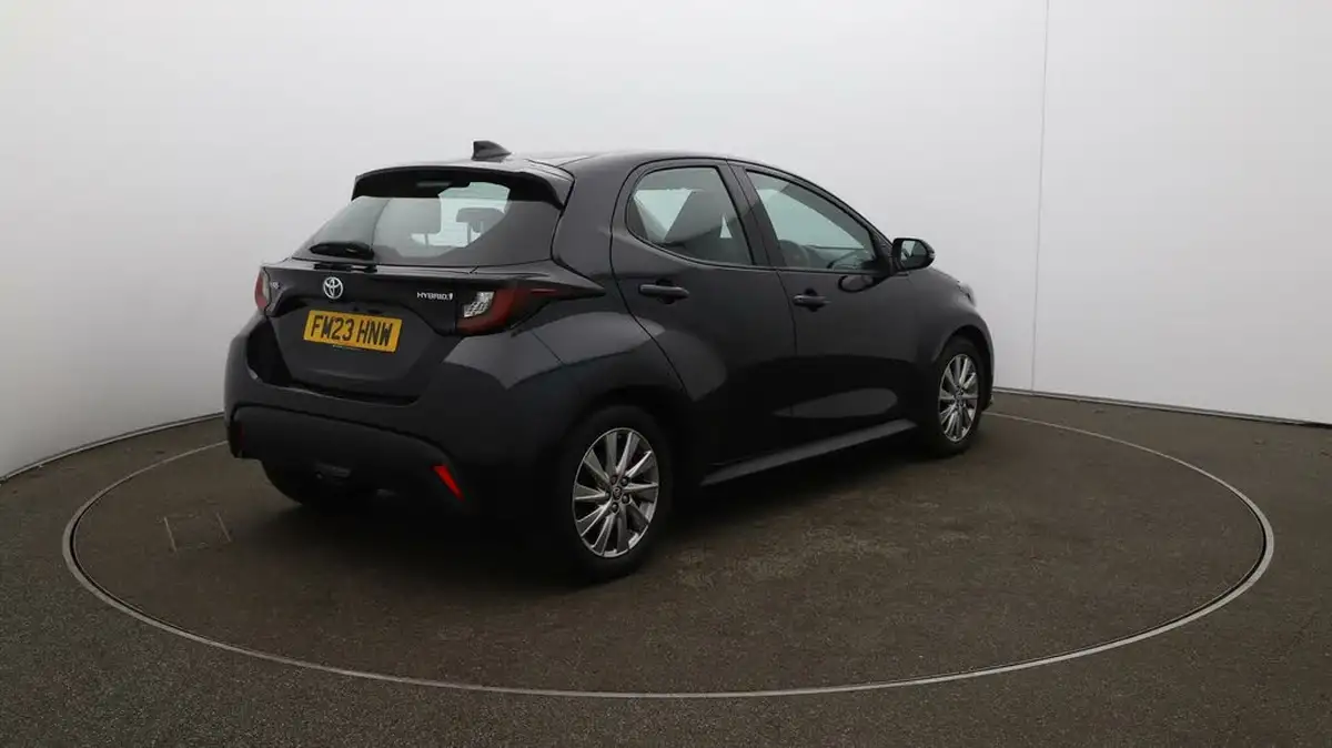 2023-toyota-yaris-15-vvt-i-icon-big-60