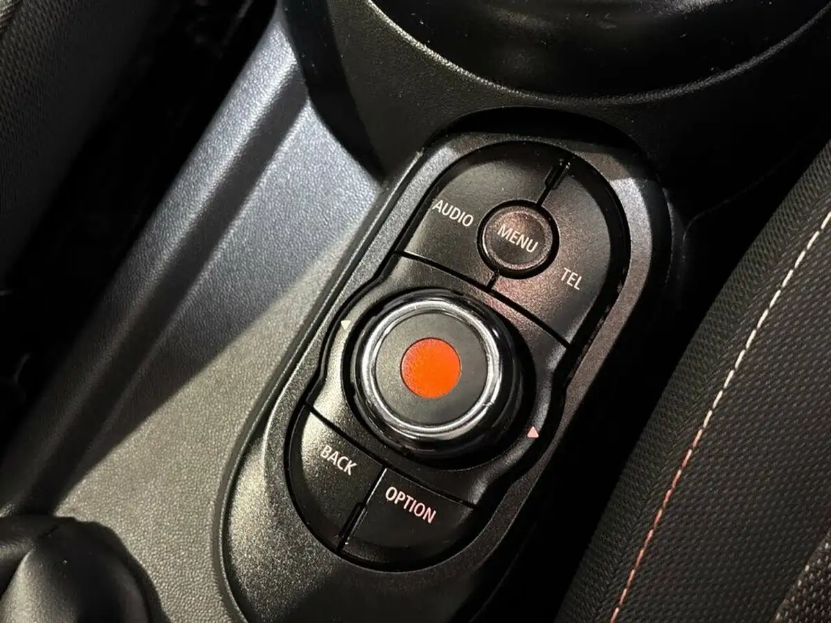 2015-mini-cooper-12-one-ss-5d-big-21