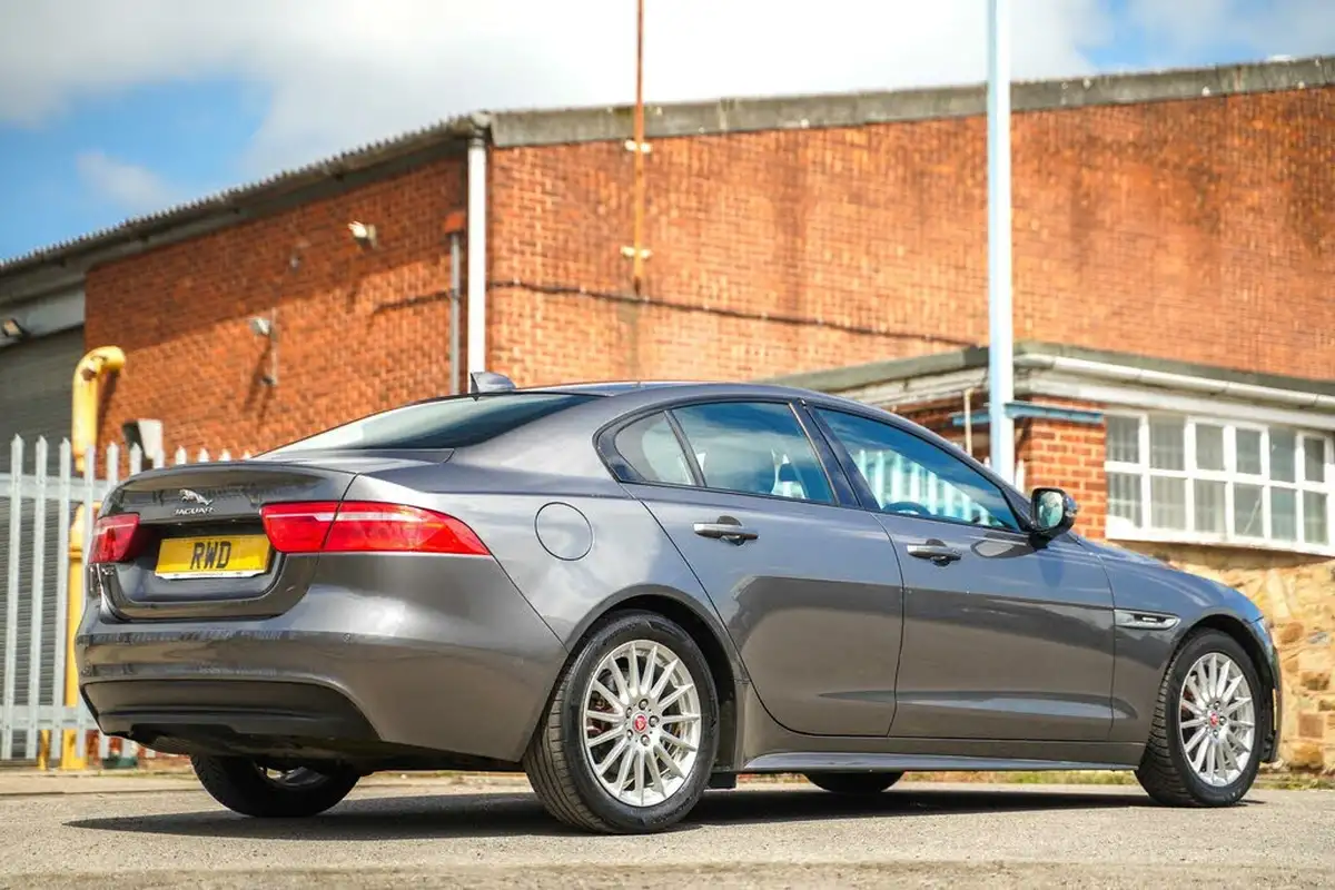 2017-jaguar-xe-20d-r-sport-163ps-ss-1999cc-big-25