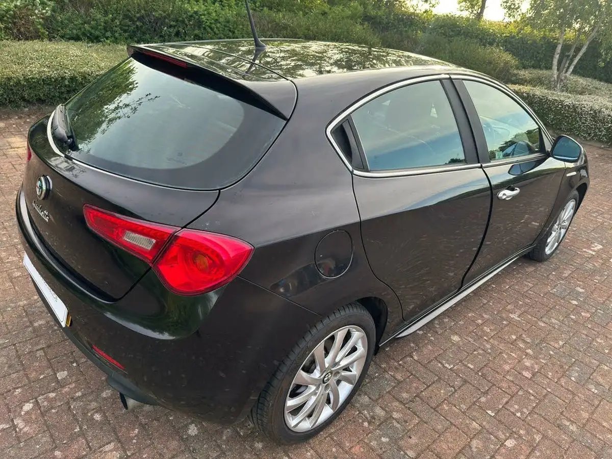 2012-alfa-romeo-giulietta-20td-veloce-140-bhp-big-13