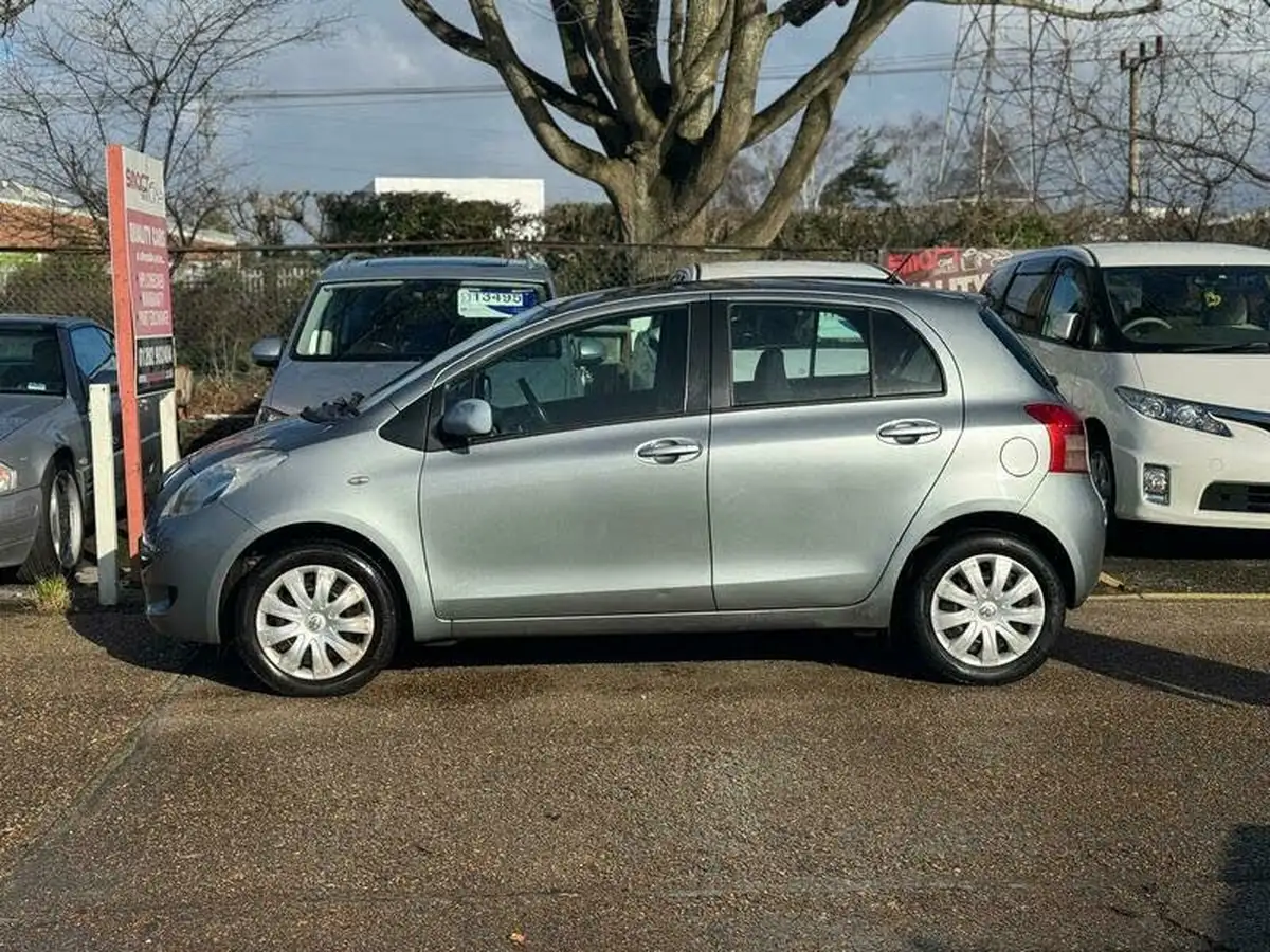 2008-toyota-yaris-13-t3-5d-mmt-big-6