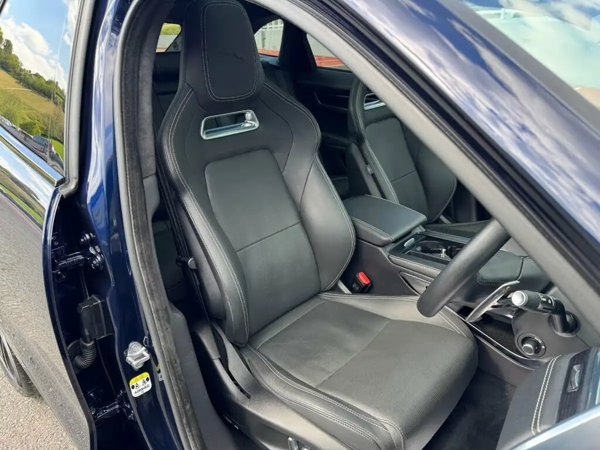 2023-jaguar-f-pace-20-d200-r-dynamic-hse-black-big-12