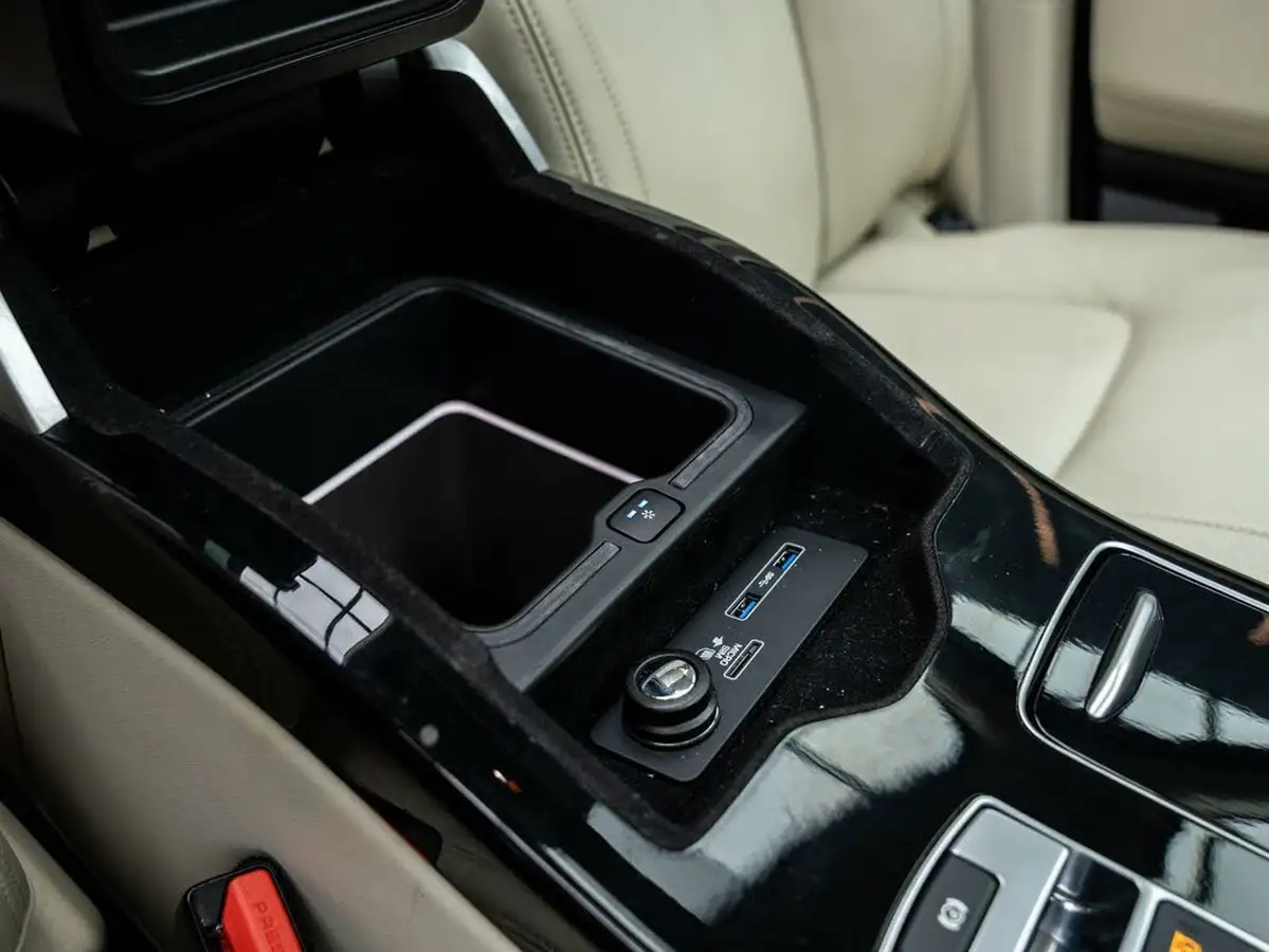 2021-land-rover-range-rover-30-d300-westminster-big-15