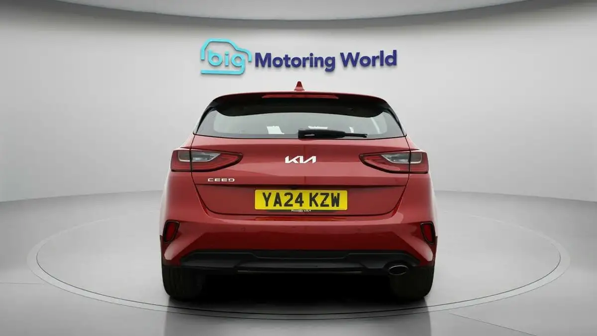 2024-kia-ceed-15-t-gdi-2-138bhp-hatchback-big-5