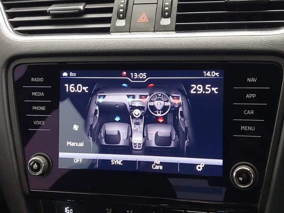 2018-skoda-octavia-16tdi-se-technology-scr-hatchback-big-14