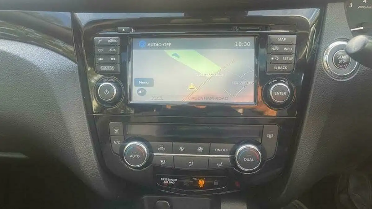2014-nissan-qashqai-12-acenta-premium-big-20