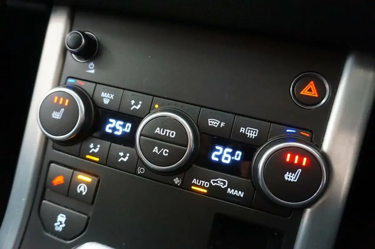 2015-land-rover-range-rover-evoque-20td4-se-tech-ss-hatchback-5d-big-20