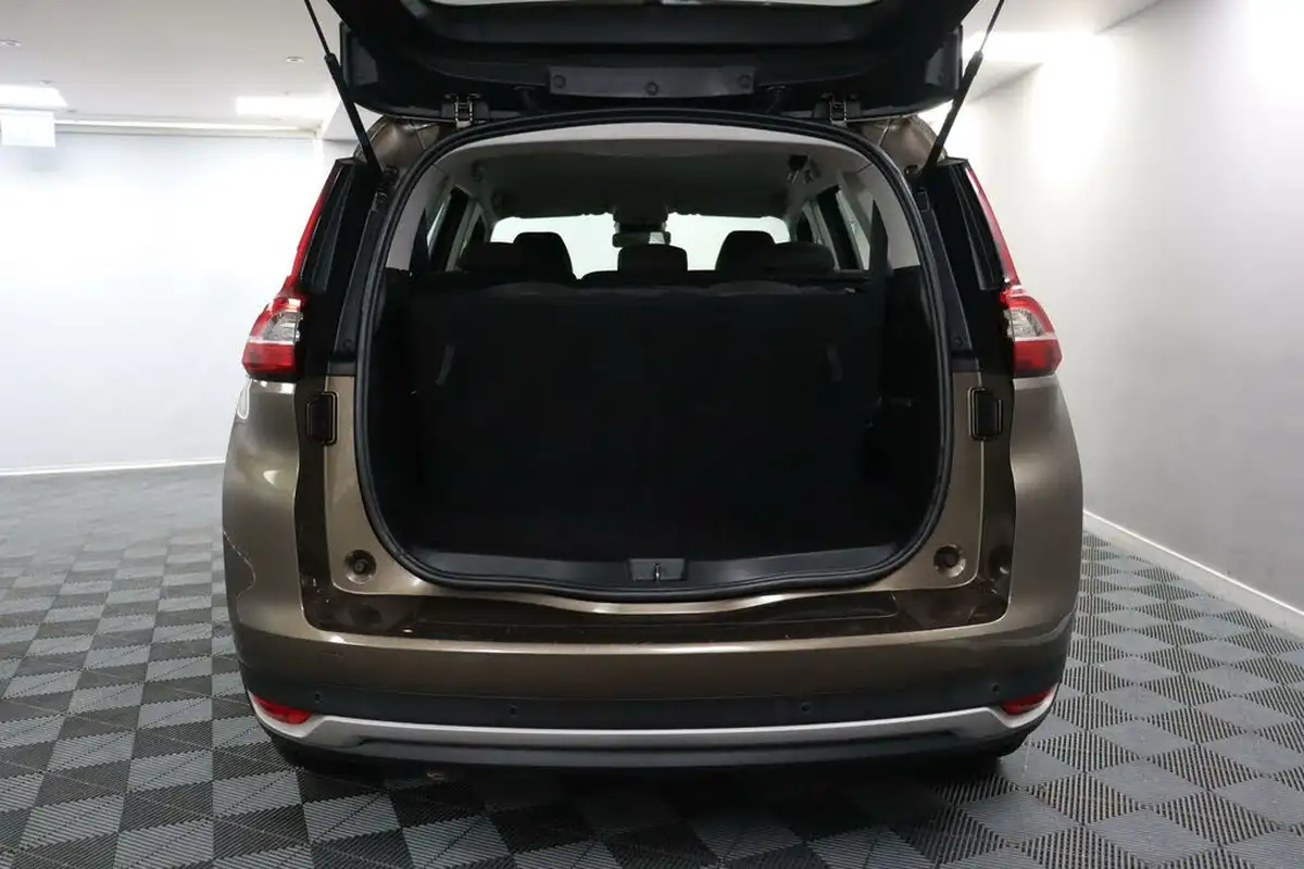 2018-renault-grand-scenic-13-tce-iconic-big-13