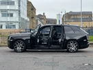 2020-rolls-royce-cullinan-675-black-badge-small-8